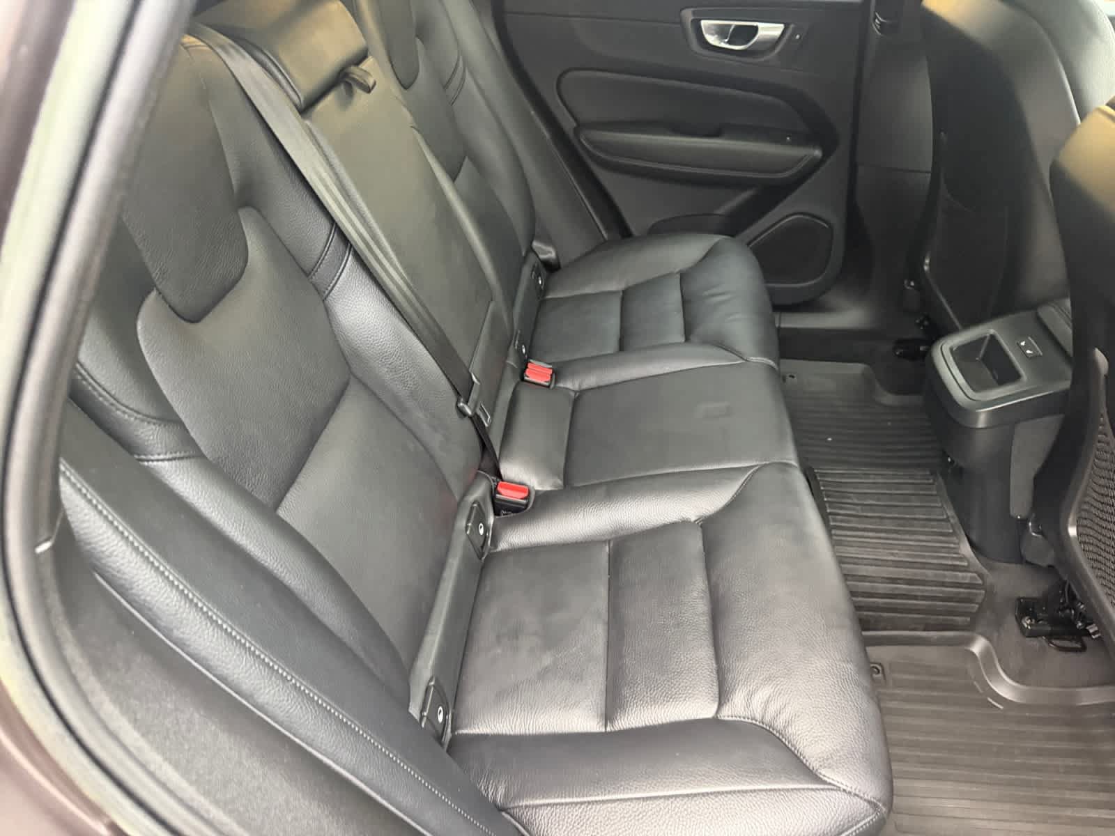 Used 2023 Volvo XC60 B5 Plus AWD/4WD image 21