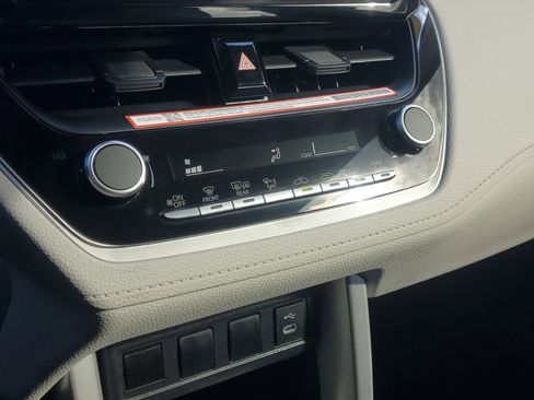 Used 2024 Toyota Corolla Cross L image 33