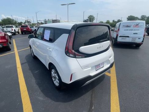 Used 2025 Kia Soul LX w/ LX Technology Package FWD image 8