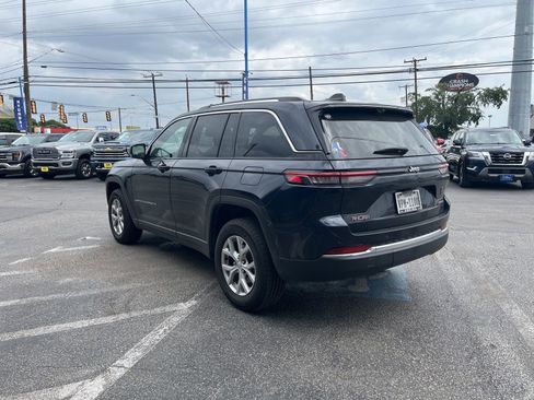 Used 2023 Jeep Grand Cherokee Limited w/ Luxury Tech Group II image 2