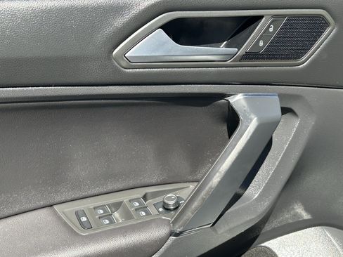 Used 2019 Volkswagen Tiguan SE FWD image 19