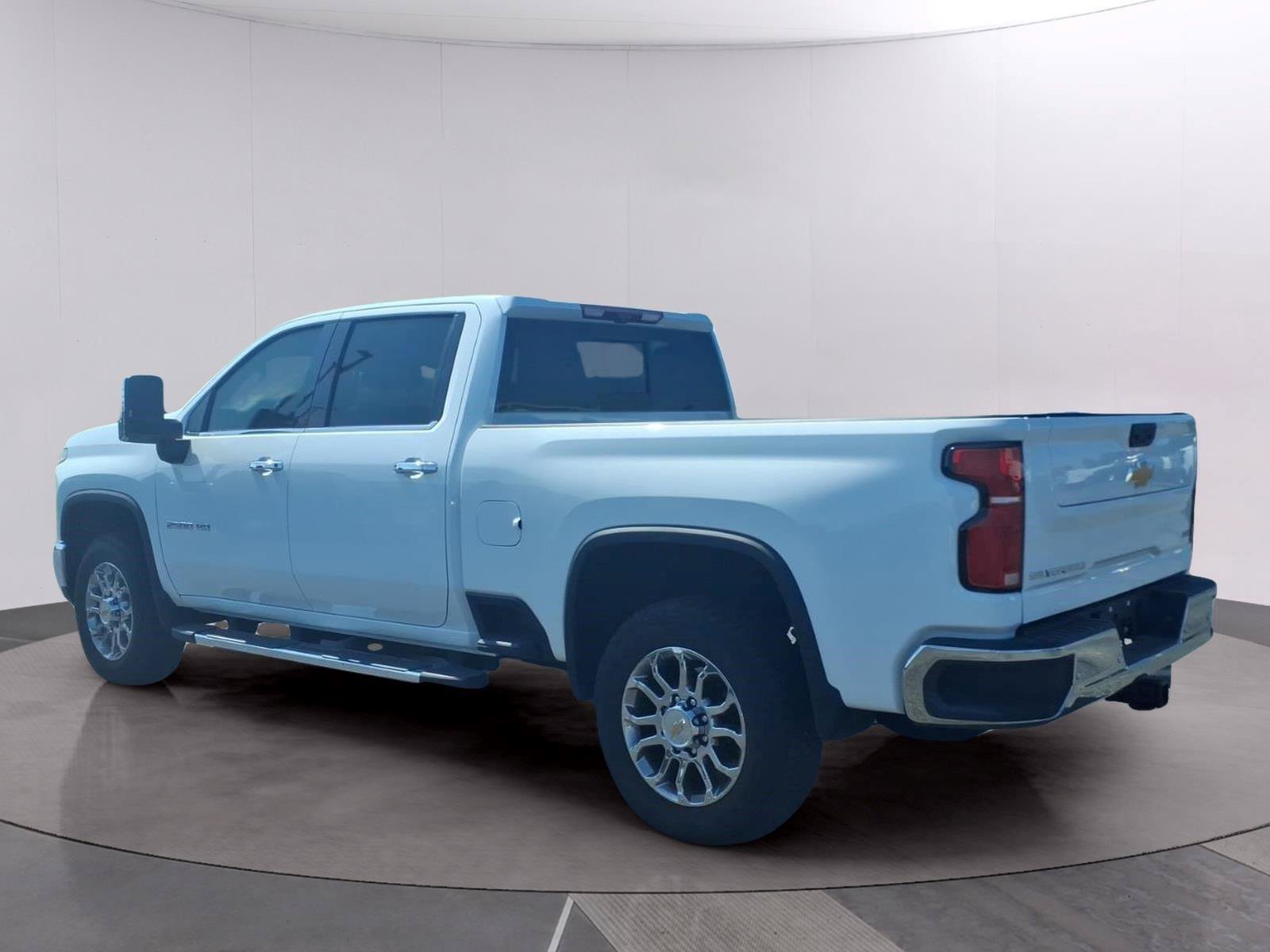 Used 2026 Chevrolet Silverado 2500 LTZ w/ LTZ Convenience Package AWD/4WD image 3