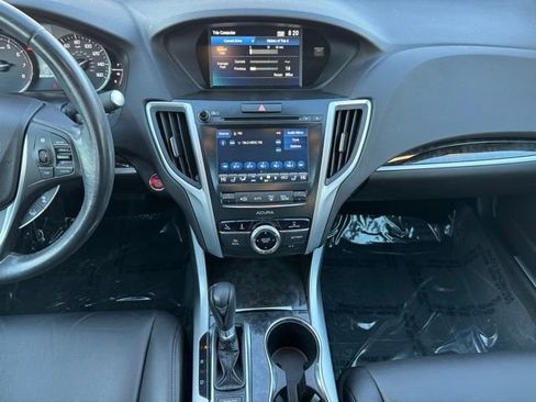 Used 2018 Acura TLX image 2