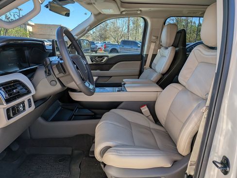 Used 2024 Lincoln Navigator L Reserve image 22