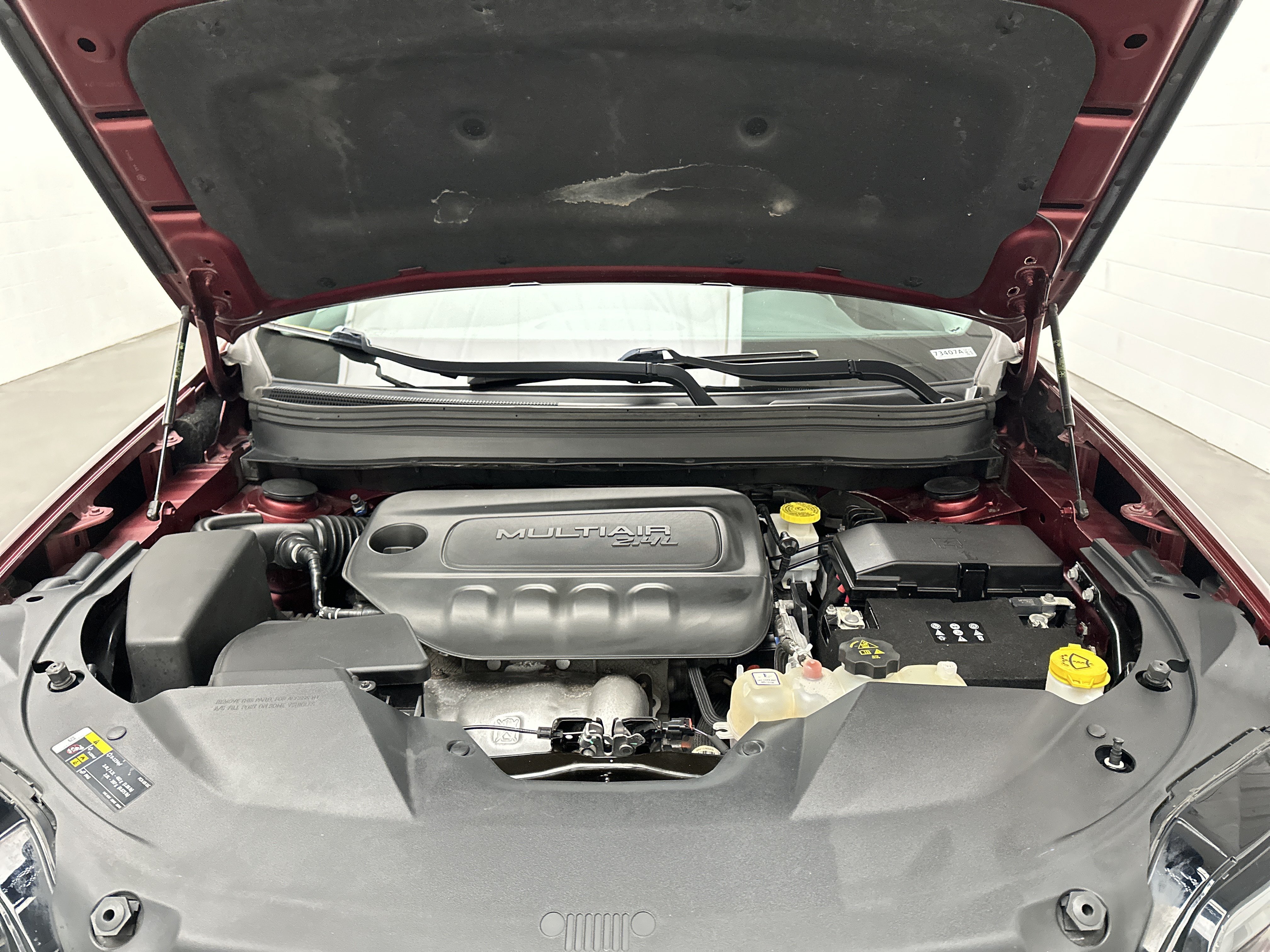 Used 2019 Jeep Cherokee Latitude Plus w/ Cold Weather Group AWD/4WD image 38