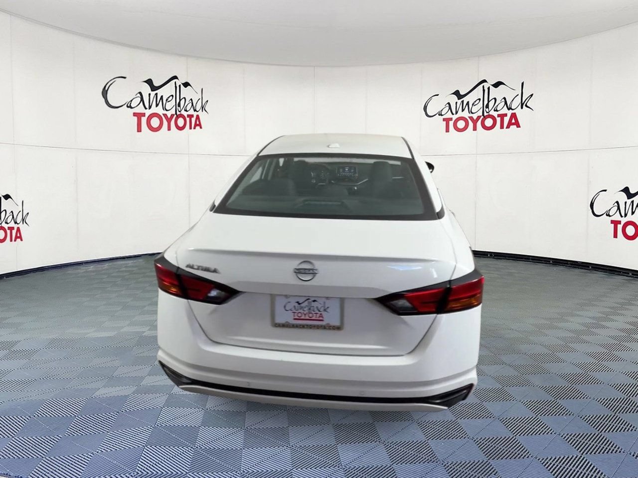 Used 2025 Nissan Altima 2.5 SV FWD image 3