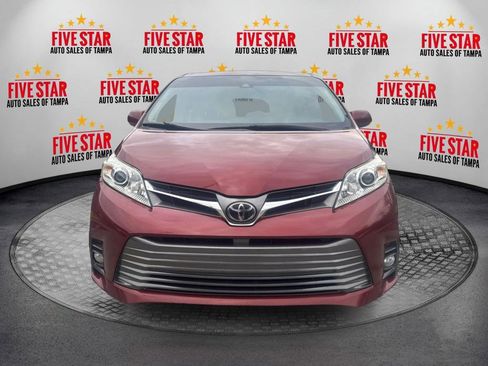 Used 2019 Toyota Sienna XLE FWD image 2