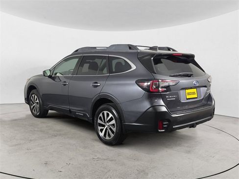 Used 2020 Subaru Outback Premium image 3