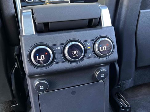 Used 2018 Land Rover Discovery HSE AWD/4WD image 23