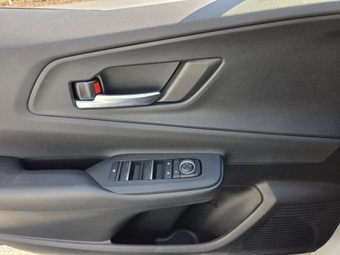 Used 2025 Toyota Prius Plug-In Hybrid image 25