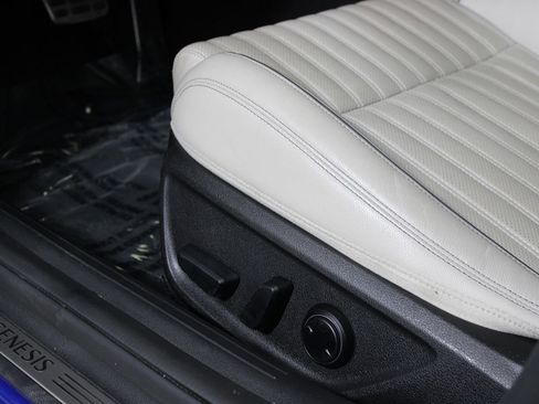 Used 2023 Genesis G70 2.0T w/ Sport Prestige Package image 31