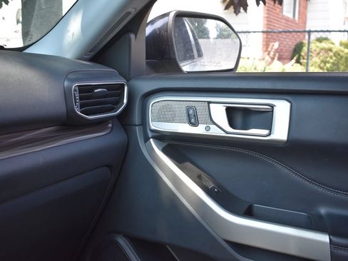 Used 2023 Ford Explorer Limited RWD image 18