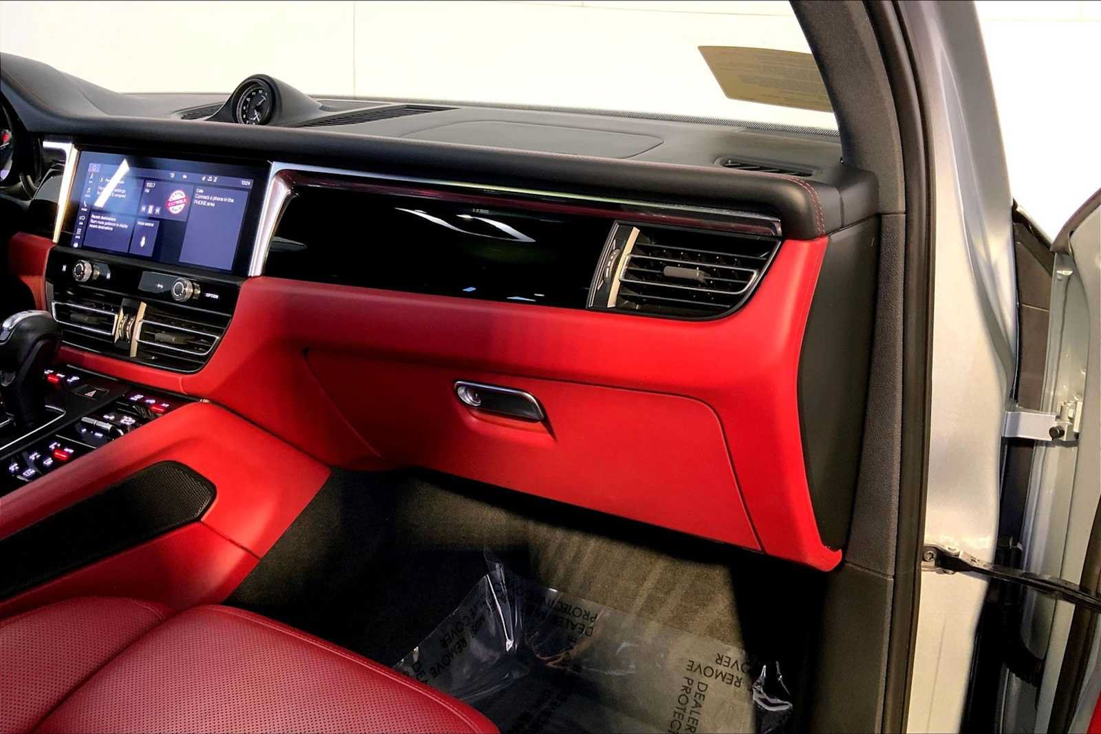 Certified 2023 Porsche Macan AWD/4WD image 22