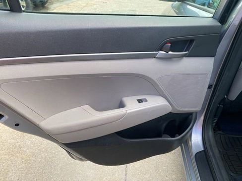 Used 2017 Hyundai Elantra SE FWD image 14