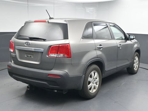 Used 2012 Kia Sorento LX w/ Third Row Pkg image 8