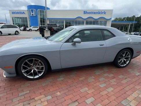 Used 2022 Dodge Challenger GT RWD image 7