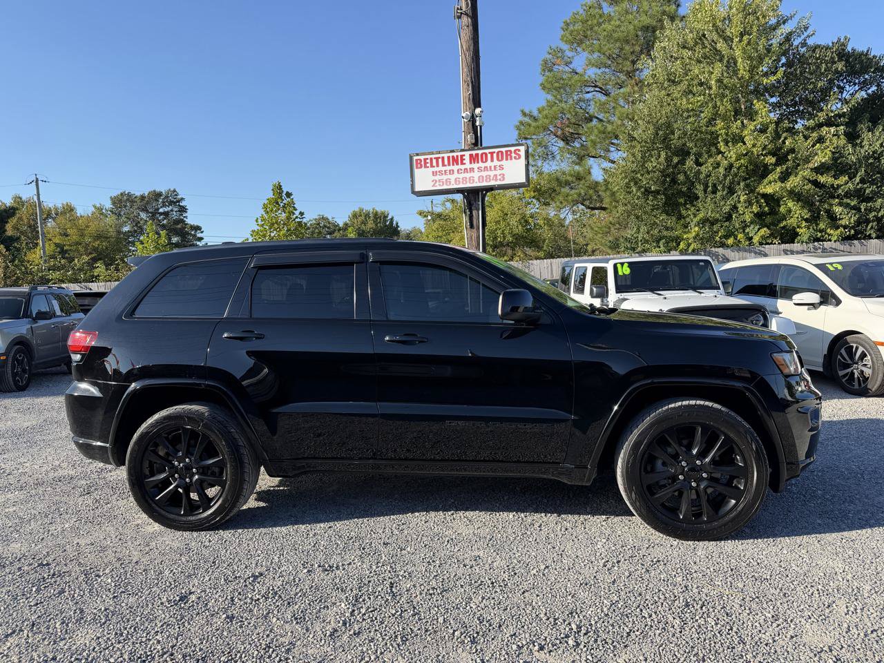 Used 2019 Jeep Grand Cherokee Altitude RWD image 3