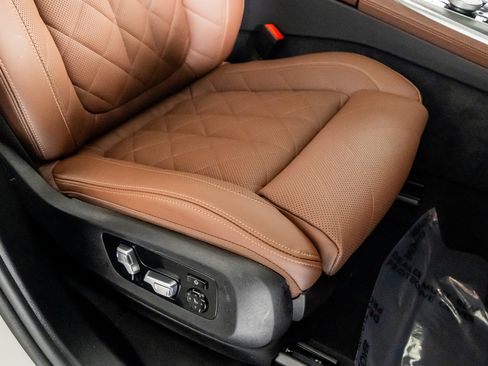 Used 2025 BMW X7 xDrive40i w/ M Sport Package image 31