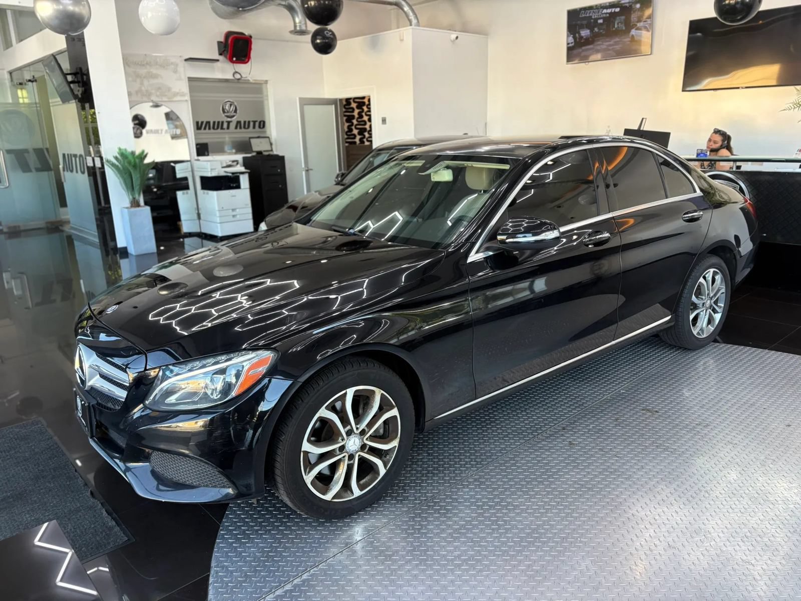 Used 2015 Mercedes-Benz C 300 4MATIC Sedan image 2