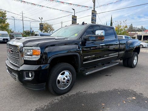 Used 2019 GMC Sierra 3500 Denali w/ Duramax Plus Package image 4