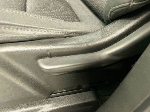 Used 2020 Chevrolet Silverado 1500 Custom w/ Custom Value Package image 10