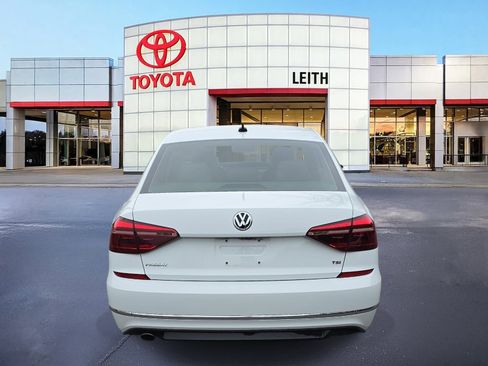 Used 2018 Volkswagen Passat 2.0T R-Line image 6
