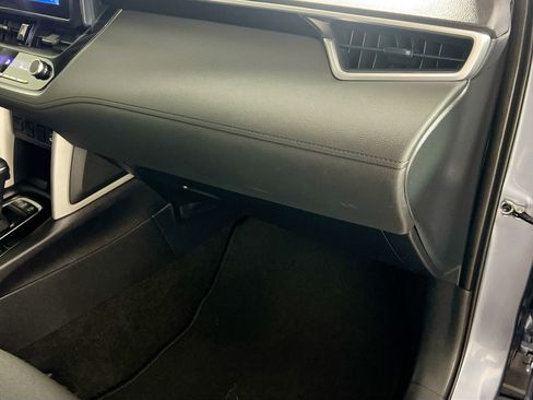 Used 2024 Toyota Corolla Cross LE FWD image 34