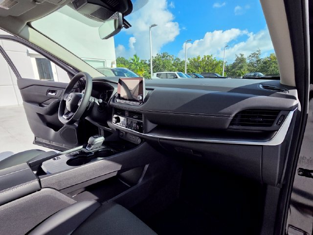 Used 2026 Nissan Rogue Dark Armor FWD image 23