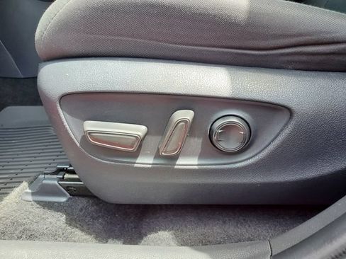 Used 2025 Toyota RAV4 XLE AWD/4WD image 17