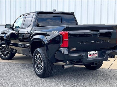 Used 2024 Toyota Tacoma TRD Sport w/ TRD Sport Upgrade Package AWD/4WD image 15