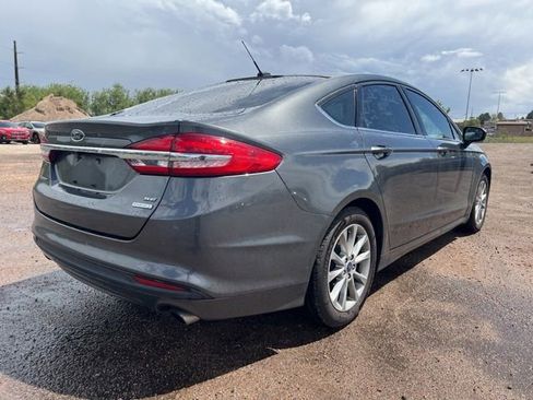 Used 2017 Ford Fusion SE FWD image 5