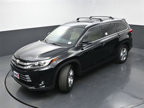 Used 2018 Toyota Highlander Limited image 34