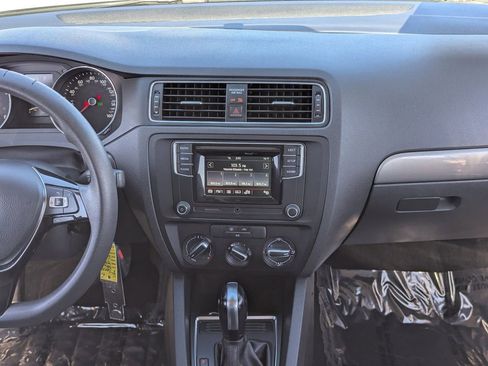 Used 2017 Volkswagen Jetta S image 13