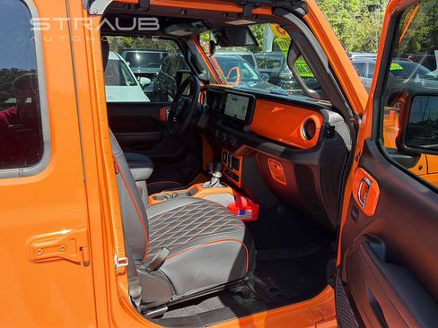 Used 2025 Jeep Wrangler Unlimited Sport AWD/4WD image 11