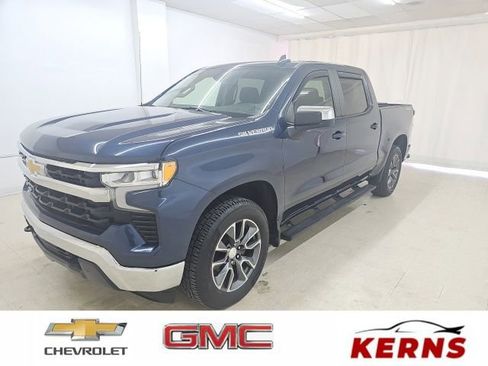 Used 2022 Chevrolet Silverado 1500 LT AWD/4WD image 1