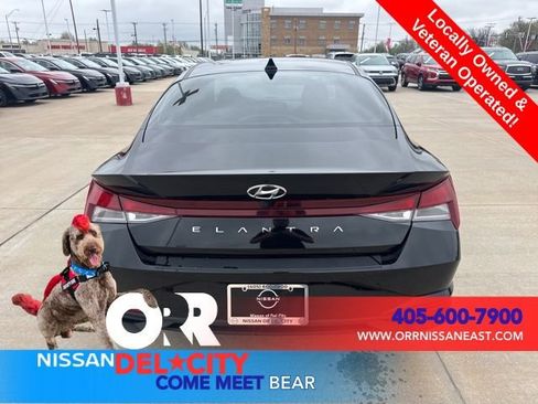 Used 2023 Hyundai Elantra SEL w/ Convenience Package image 4