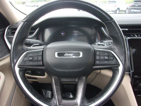 Used 2022 Jeep Grand Cherokee L Limited AWD/4WD image 10
