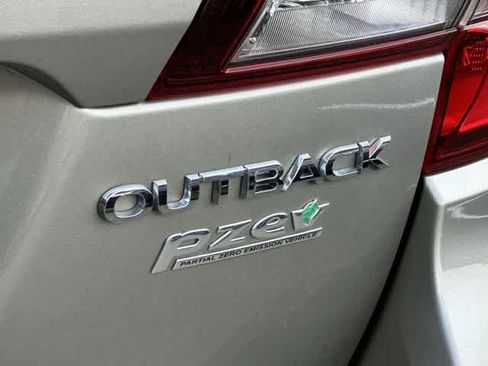 Used 2017 Subaru Outback 2.5i Premium AWD/4WD image 16
