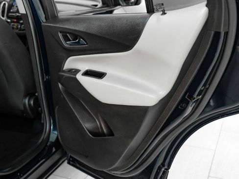 Used 2021 Chevrolet Equinox LS image 42