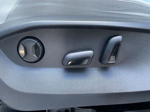 Used 2022 Volkswagen Tiguan SE R-Line image 11