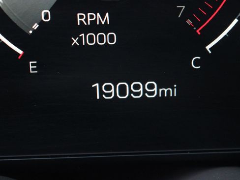 Used 2025 GMC Yukon XL Denali image 24