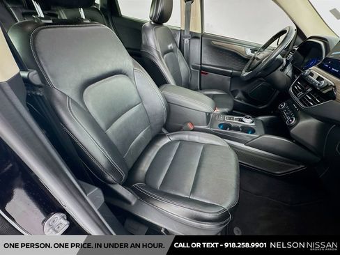 Used 2020 Ford Escape Titanium FWD image 30