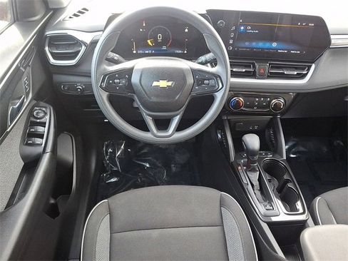 Used 2025 Chevrolet TrailBlazer LT image 11