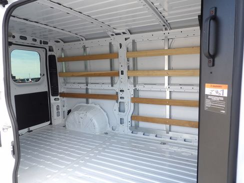 Used 2025 RAM ProMaster 2500 w/ U-Haul Equipment Group FWD image 28