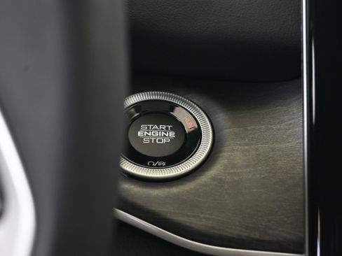 Used 2023 Jeep Grand Cherokee 4WD 4xe image 32