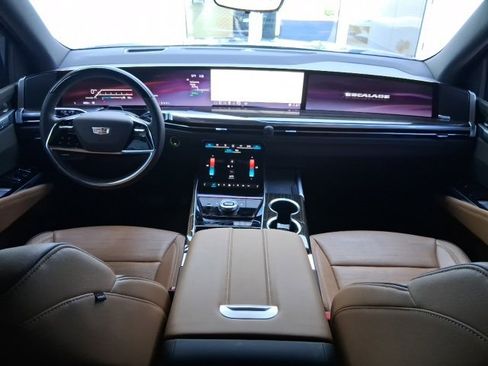 Used 2025 Cadillac Escalade Premium Luxury w/ Touring Package image 10