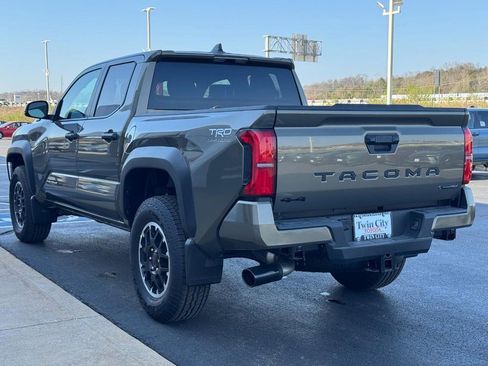 Certified 2025 Toyota Tacoma TRD Off-Road image 8