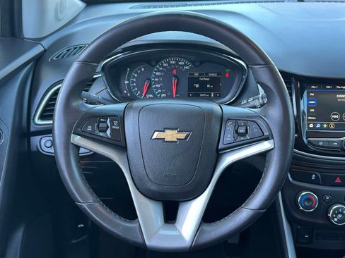 Used 2022 Chevrolet Trax LT w/ LT Convenience Package AWD/4WD image 15