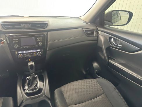 Used 2017 Nissan Rogue SV w/ Midnight Edition Package image 16