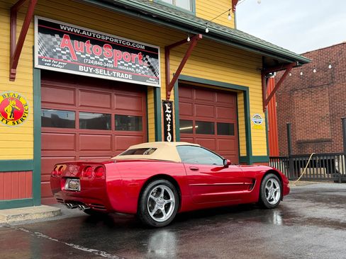 Used 2000 Chevrolet Corvette Convertible w/ Performance Handling Pkg image 5